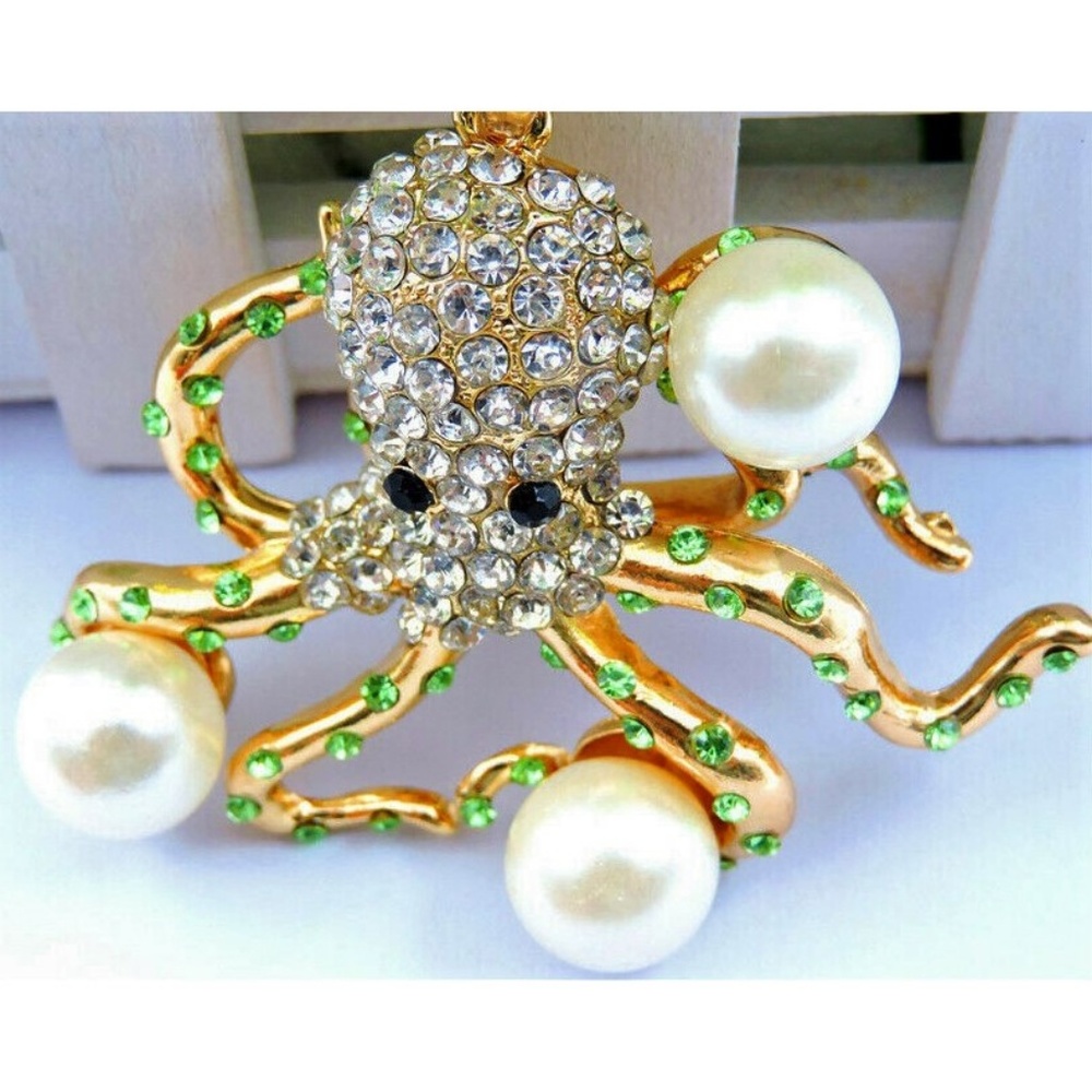Rhinestone Octopus with Faux Pearls. NWT-